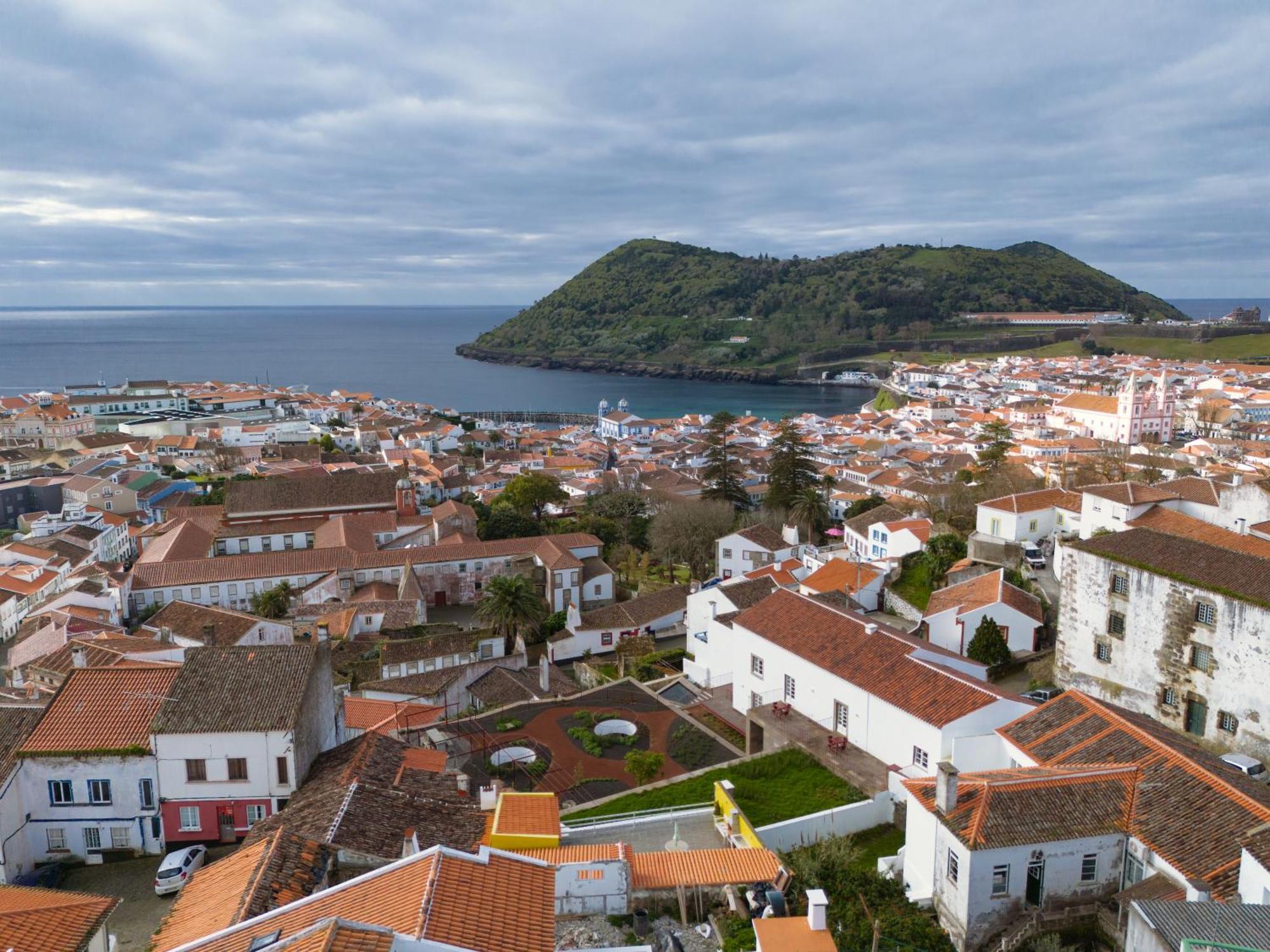 Angra + Lejlighed Angra do Heroísmo Eksteriør billede